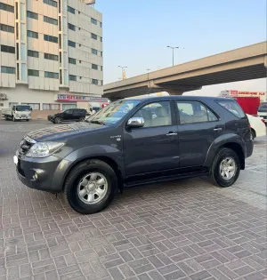 2008 تويوتا فورتشنر in dubai