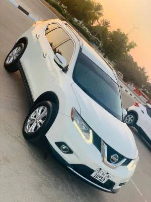 2016 نيسان روج in dubai