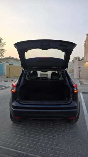 2022 نيسان روج