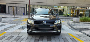2015 Volkswagen Touareg in dubai