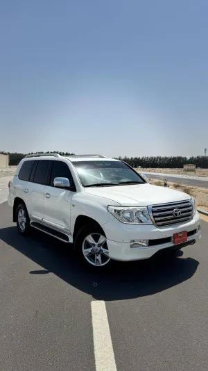 2011 Toyota Land Cruiser in dubai
