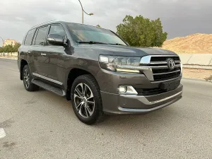 2020 تويوتا لاند كروزر in dubai