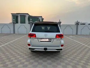 2016 Toyota Land Cruiser