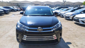 2019 Toyota Highlander in dubai