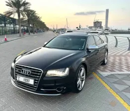 2013 Audi S8 in dubai