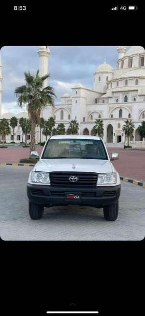2006 Toyota Land Cruiser in dubai