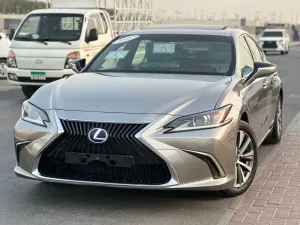 2020 Lexus ES in dubai