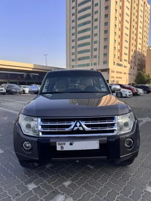 2011 ميتسوبيشي باجيرو in dubai