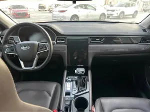 2022 JAC J7