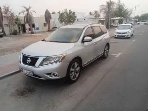2013 نيسان باثفايندر  in dubai