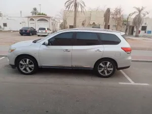 2013 نيسان باثفايندر 