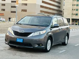 2012 تويوتا سيينا in dubai