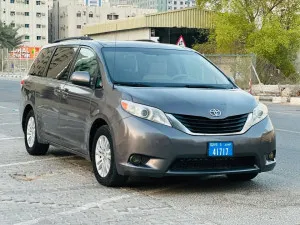 2012 تويوتا سيينا