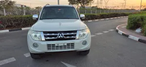 2014 ميتسوبيشي باجيرو in dubai