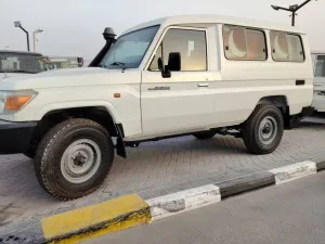 2015 تويوتا لاند كروزر بيك اب