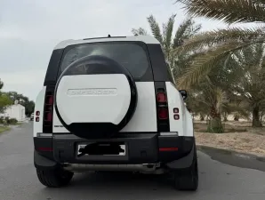 2024 لاند روفر ديفندر