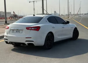 2016 مازيراتي جيبلي ١