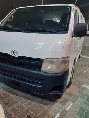 2013 تويوتا هياس in dubai