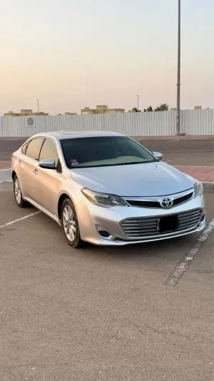 2013 تويوتا افالون in dubai