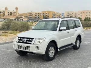 2014 ميتسوبيشي باجيرو in dubai