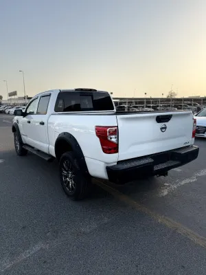 2017 Nissan Titan