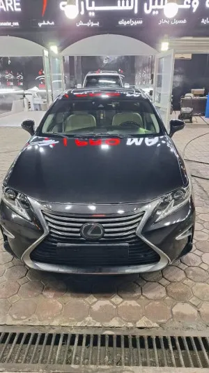 2016 Lexus ES in dubai
