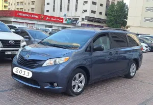 2013 تويوتا سيينا in dubai