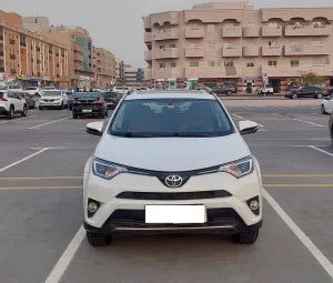 2017 تويوتا راف ٤ in dubai