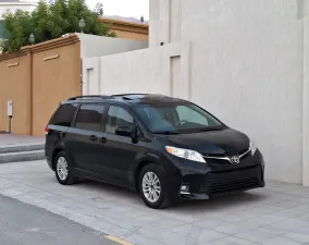 2011 Toyota Sienna in dubai