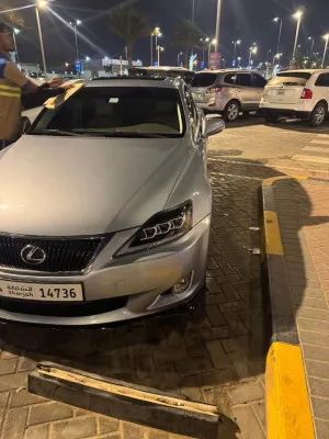 2009 لكزس اي اس in dubai
