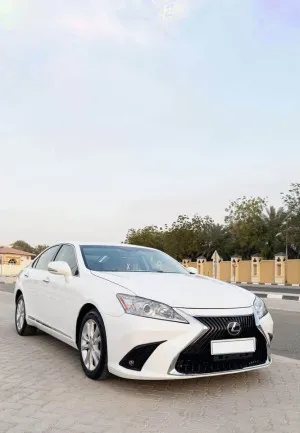2011 Lexus ES in dubai