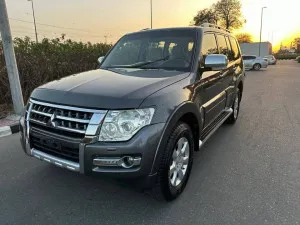 2016 ميتسوبيشي باجيرو in dubai