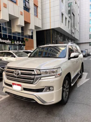 2016 تويوتا لاند كروزر in dubai