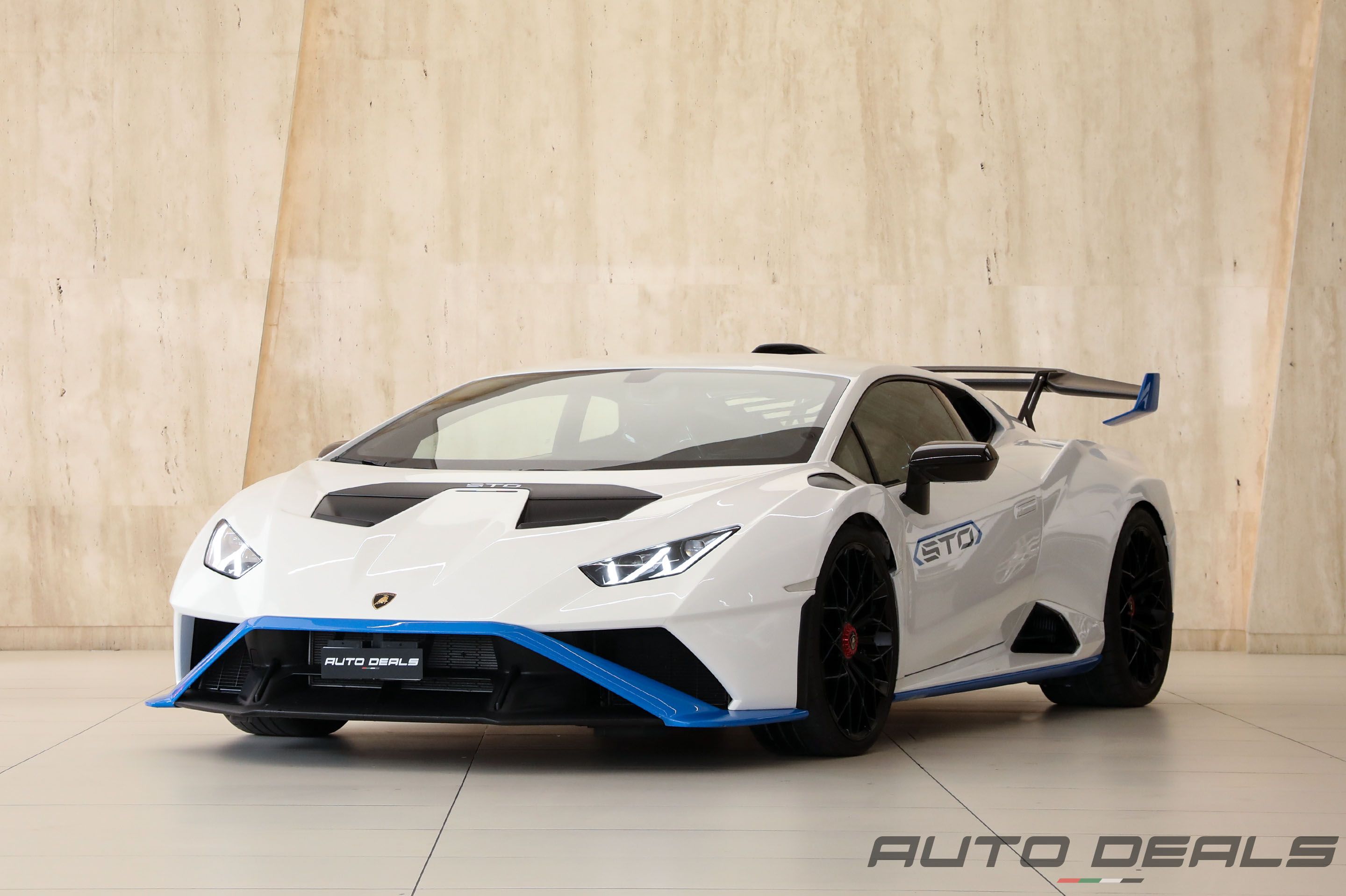 Lamborghini Huracan STO | 2022 - Extremely Low Mileage - Top of the Line - Excellent Condition | 5.2L V10