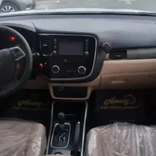 2017 ميتسوبيشي أوتلاندر