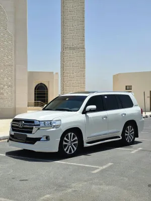 2017 تويوتا لاند كروزر in dubai