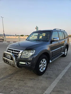 2015 ميتسوبيشي باجيرو in dubai