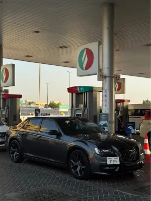 2021 كرايسلر ٣٠٠ in dubai