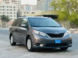 2012 Toyota Sienna in dubai