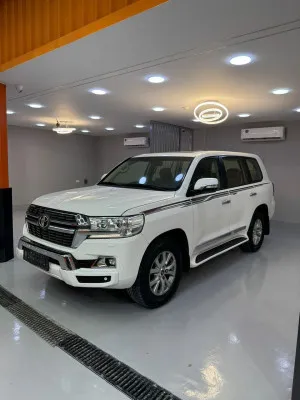 2016 تويوتا لاند كروزر in dubai