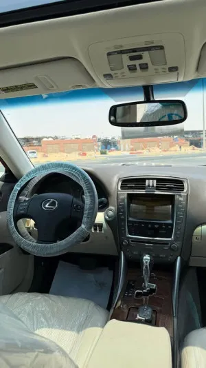 2010 لكزس اي اس