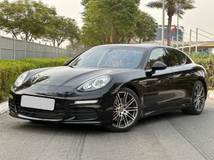 2016 Porsche Panamera in dubai