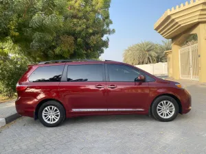 2016 Toyota Sienna in dubai