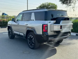 2025 بي واي دي ليوبارد