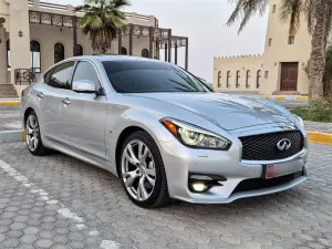 2017 Infiniti Q70 in dubai