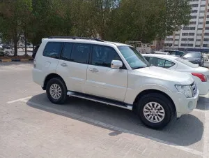 2014 ميتسوبيشي باجيرو in dubai