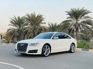 2015 Audi S8 in dubai