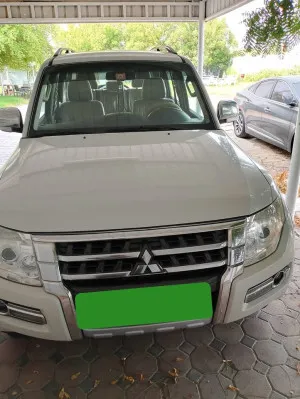 2017 ميتسوبيشي باجيرو in dubai