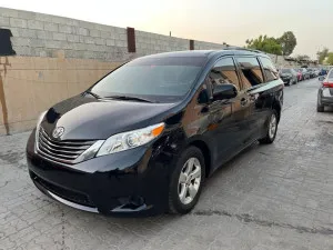 2017 Toyota Sienna in dubai