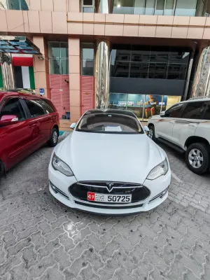 2014 Tesla Model S in dubai